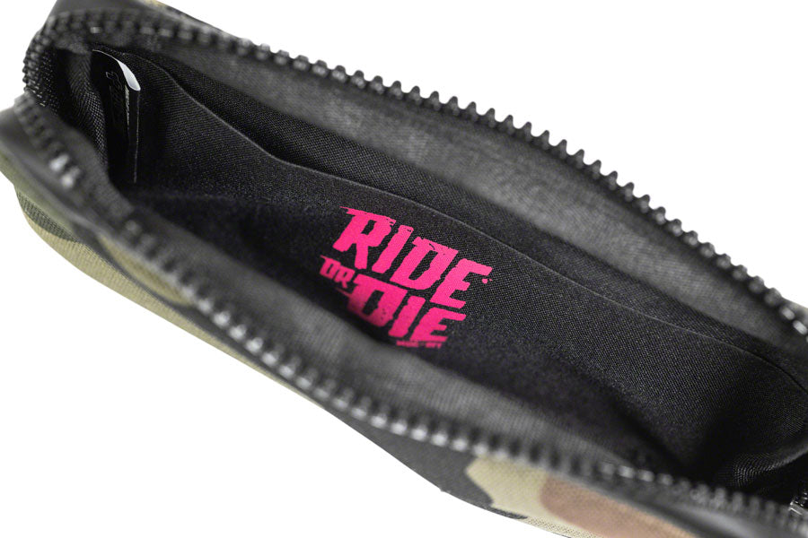 Essentials Case - OA0114-06.jpg