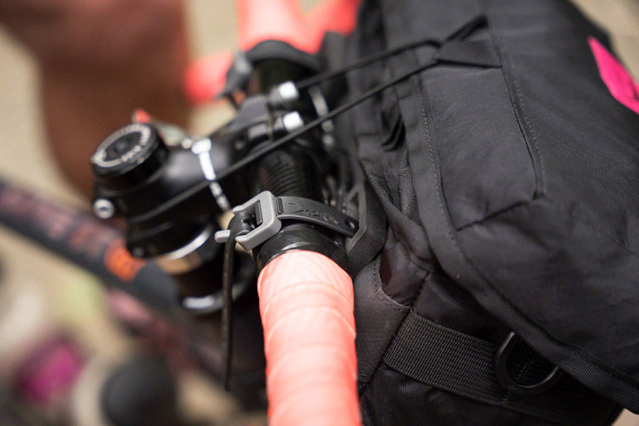 Capstone Handlebar Bag - BG0951-05.jpg