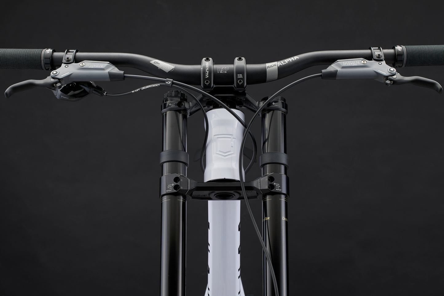 Commencal Supreme DH V5 MX - RockShox - Pure White