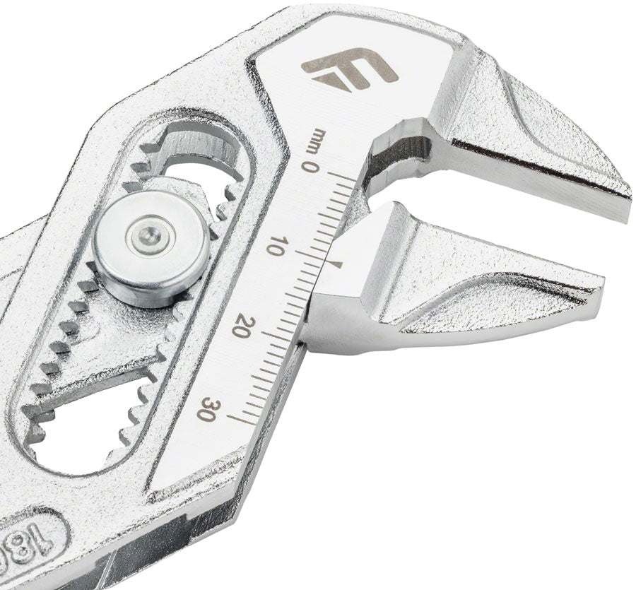 Adjustable Pliers Wrench - TL0822-02.jpg