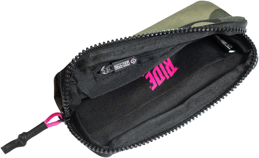 Essentials Case - OA0114-05.jpg