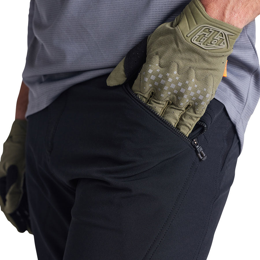 Ruckus Shorts - AB00428-02.jpg