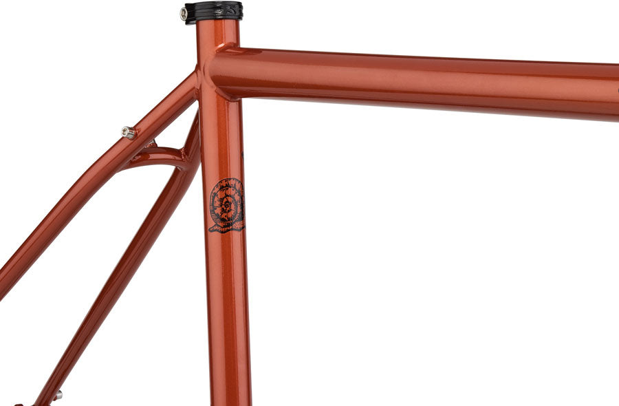 Straggler Frameset - Shaggy Carpet - FM2918-02.jpg