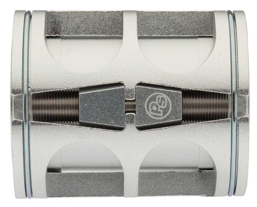 Bushnell Eccentric Lightweight Bottom Bracket - CK0279.jpg