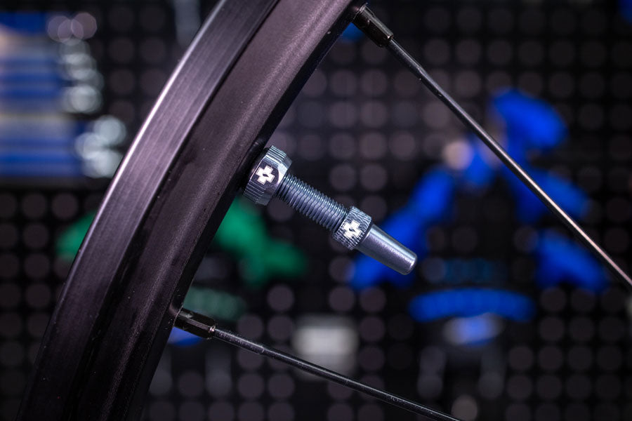 V2 Tubeless Valve Kit - TU2646-01.jpg