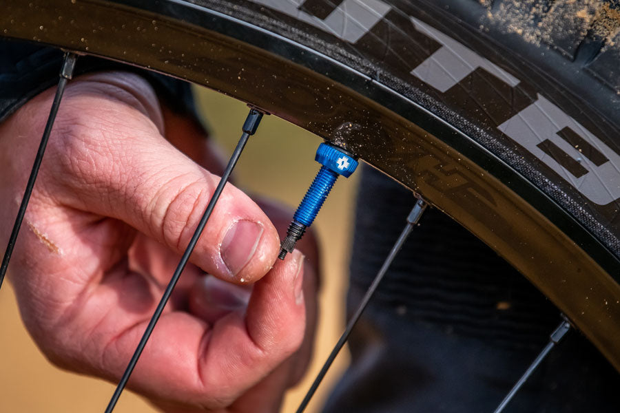 V2 Tubeless Valve Kit - TU4012-03.jpg