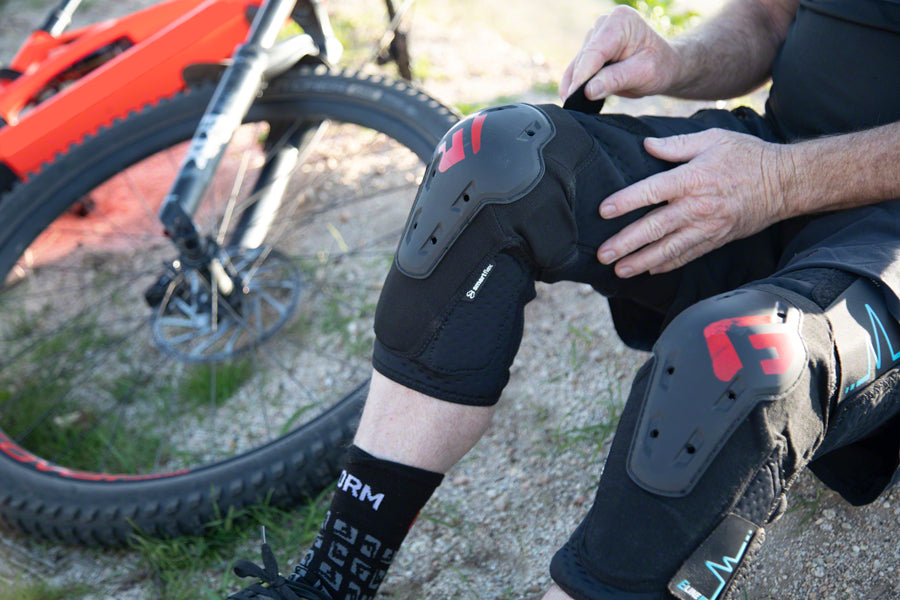 E-Line Knee Pads - PG0178-01.jpg
